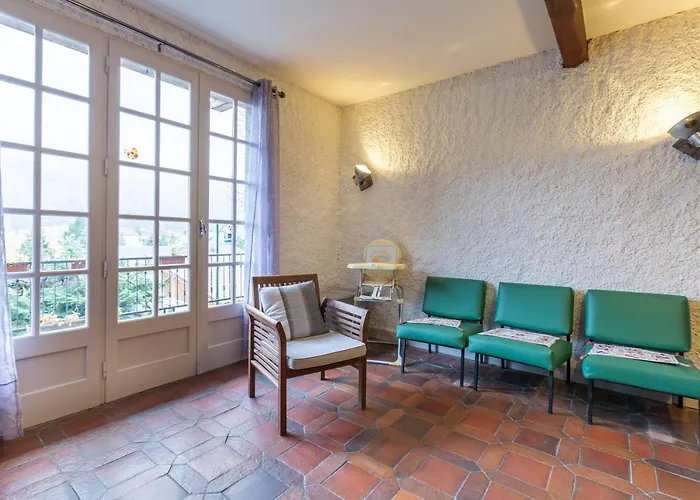 Les Noisetiers Сен-Лари-Сулан